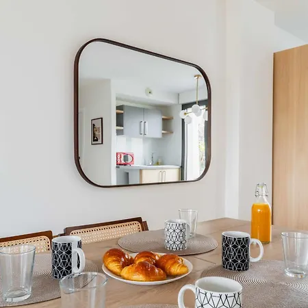Apartment Duplex Lumineux Avec Terrasse - 6p - Flat-guest Courbevoie